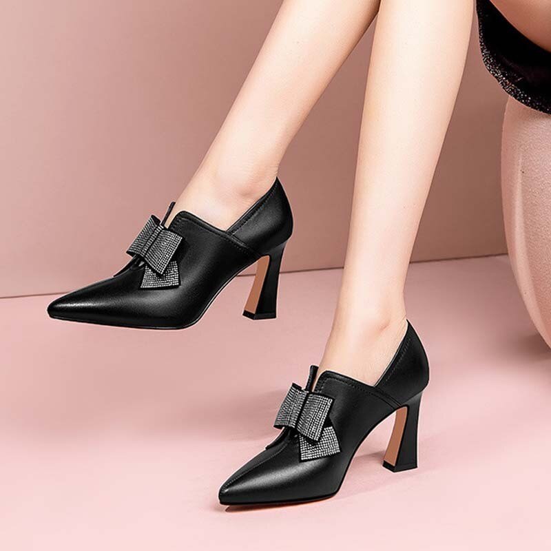 Elegant heels with bow - Iron Thread